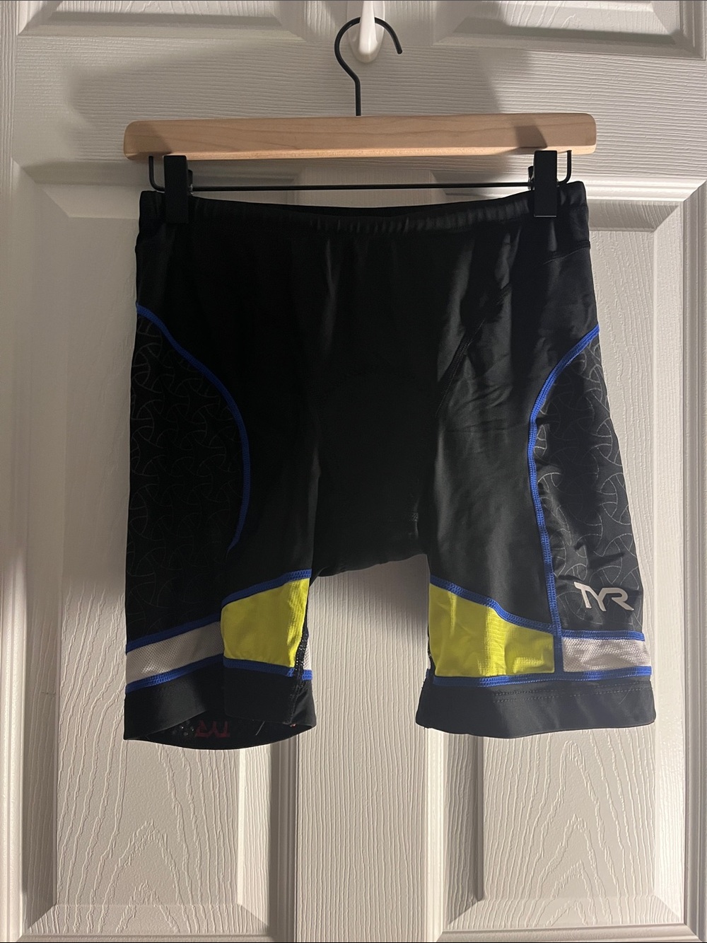 Large TYR Men’s Black bicycle Shorts with Blue & Yellow Accents